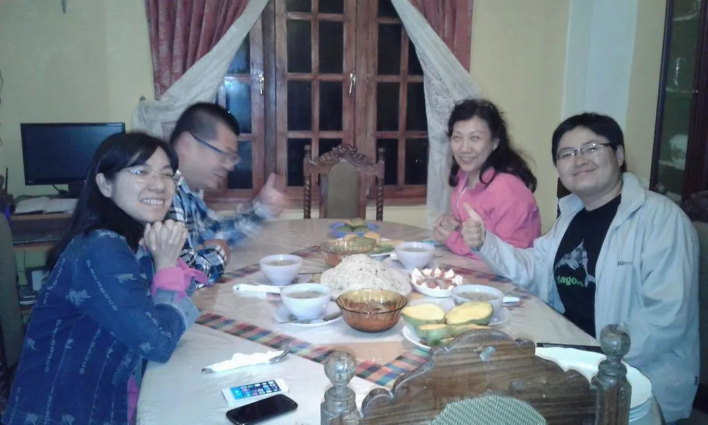 Real Home Stay Nuwara Eliya 2*,