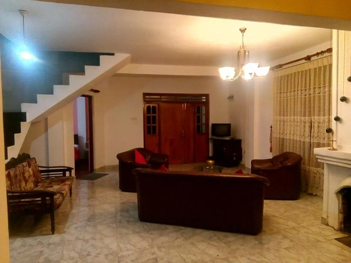Real Home Stay Nuwara Eliya 2*,